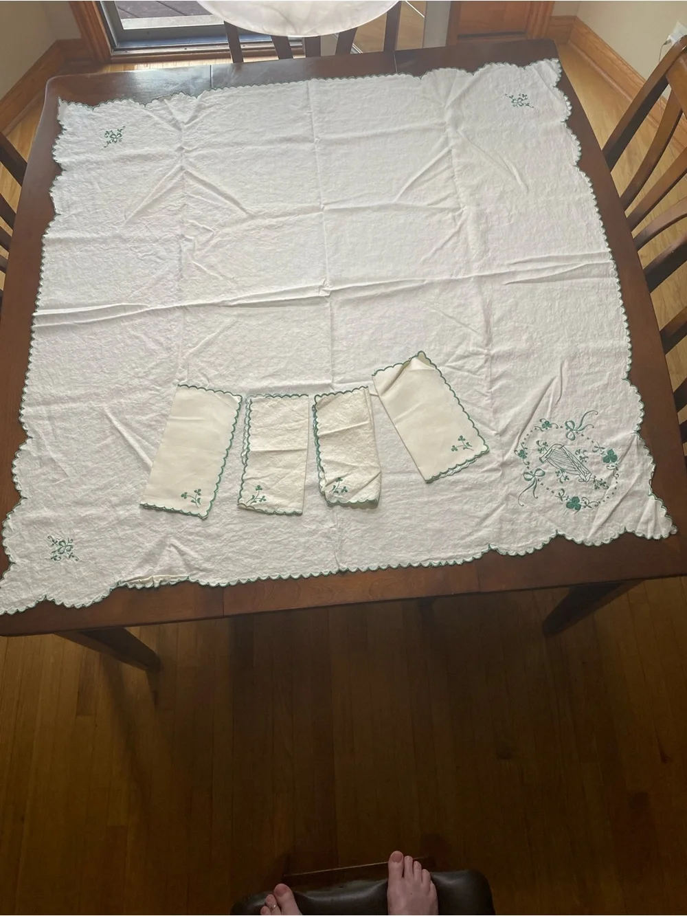 Vintage Irish Green Embroidered Tablecloth Set 48” Square 4 Napkins